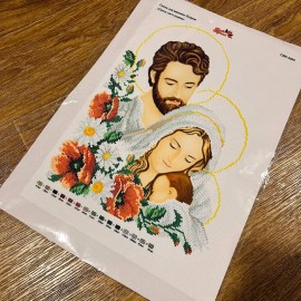 Свята родина з маками